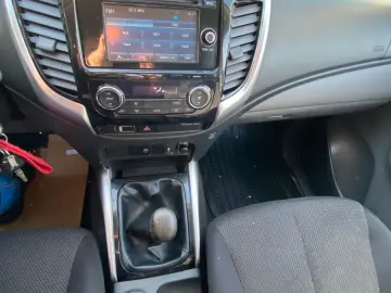 MITSUBISHI L200 Plus Club Cab 4WD