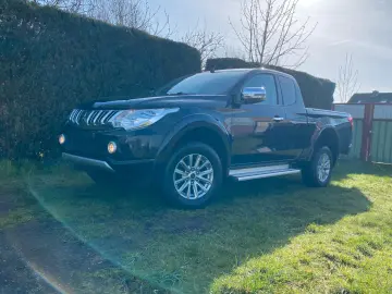 MITSUBISHI L200 Plus Club Cab 4WD
