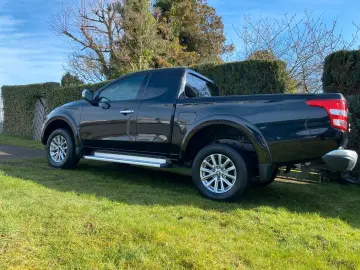 MITSUBISHI L200 Plus Club Cab 4WD