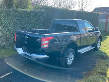 MITSUBISHI L200 Plus Club Cab 4WD