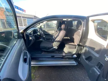 MITSUBISHI L200 Plus Club Cab 4WD