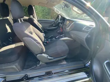 MITSUBISHI L200 Plus Club Cab 4WD