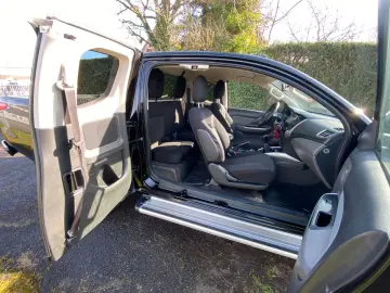 MITSUBISHI L200 Plus Club Cab 4WD