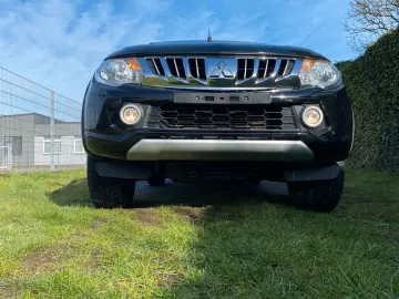 MITSUBISHI L200 Plus Club Cab 4WD