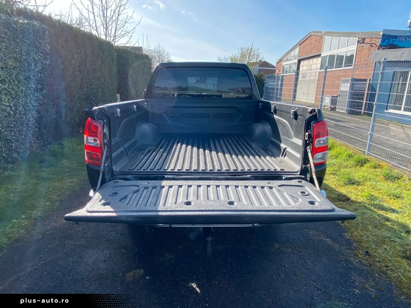 MITSUBISHI L200 Plus Club Cab 4WD