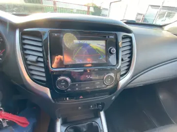 MITSUBISHI L200 Plus Club Cab 4WD