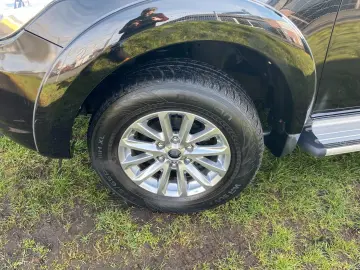 MITSUBISHI L200 Plus Club Cab 4WD