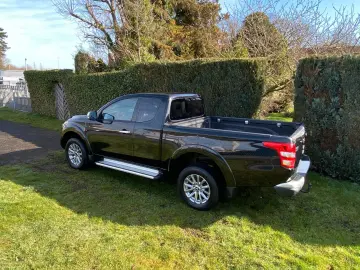 MITSUBISHI L200 Plus Club Cab 4WD