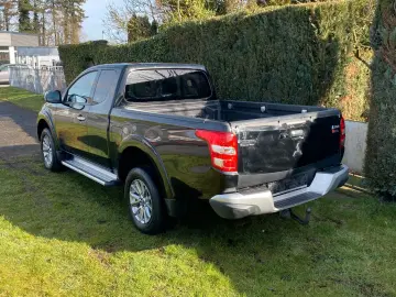 MITSUBISHI L200 Plus Club Cab 4WD