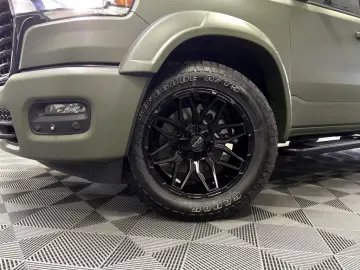 Dodge Ram 1500 Laramie Night ARMY RANGER