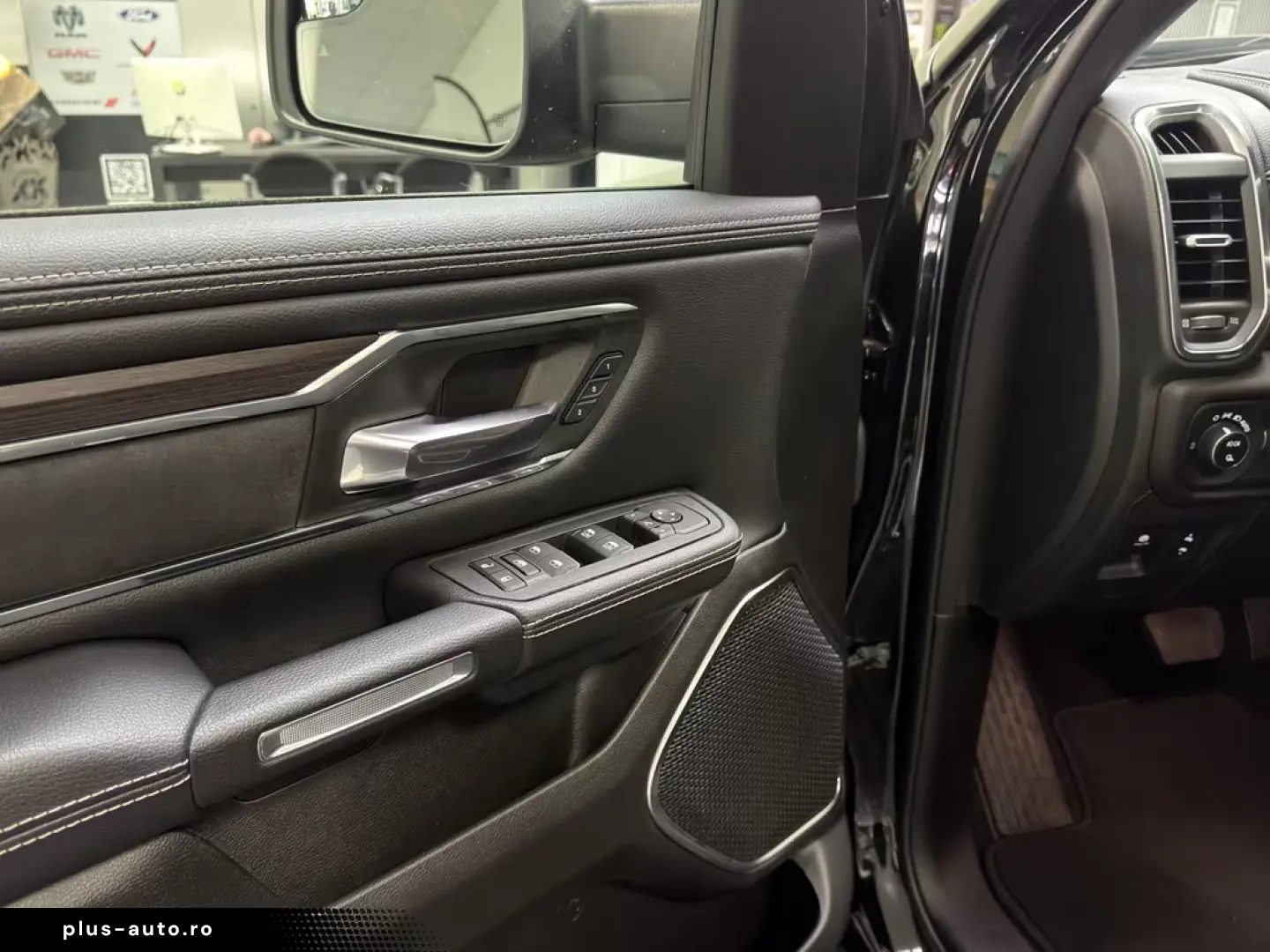 Dodge Ram 1500 Laramie Night ARMY RANGER