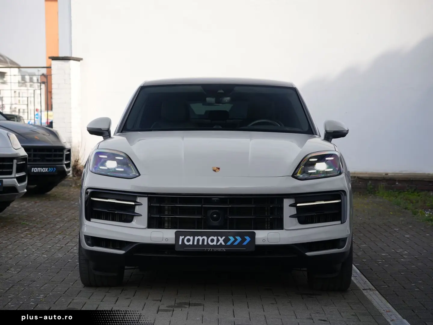 PORSCHE E-Hybrid Coupé INNODRIV-PANO-SPORTABGAS-AHK-VOLL