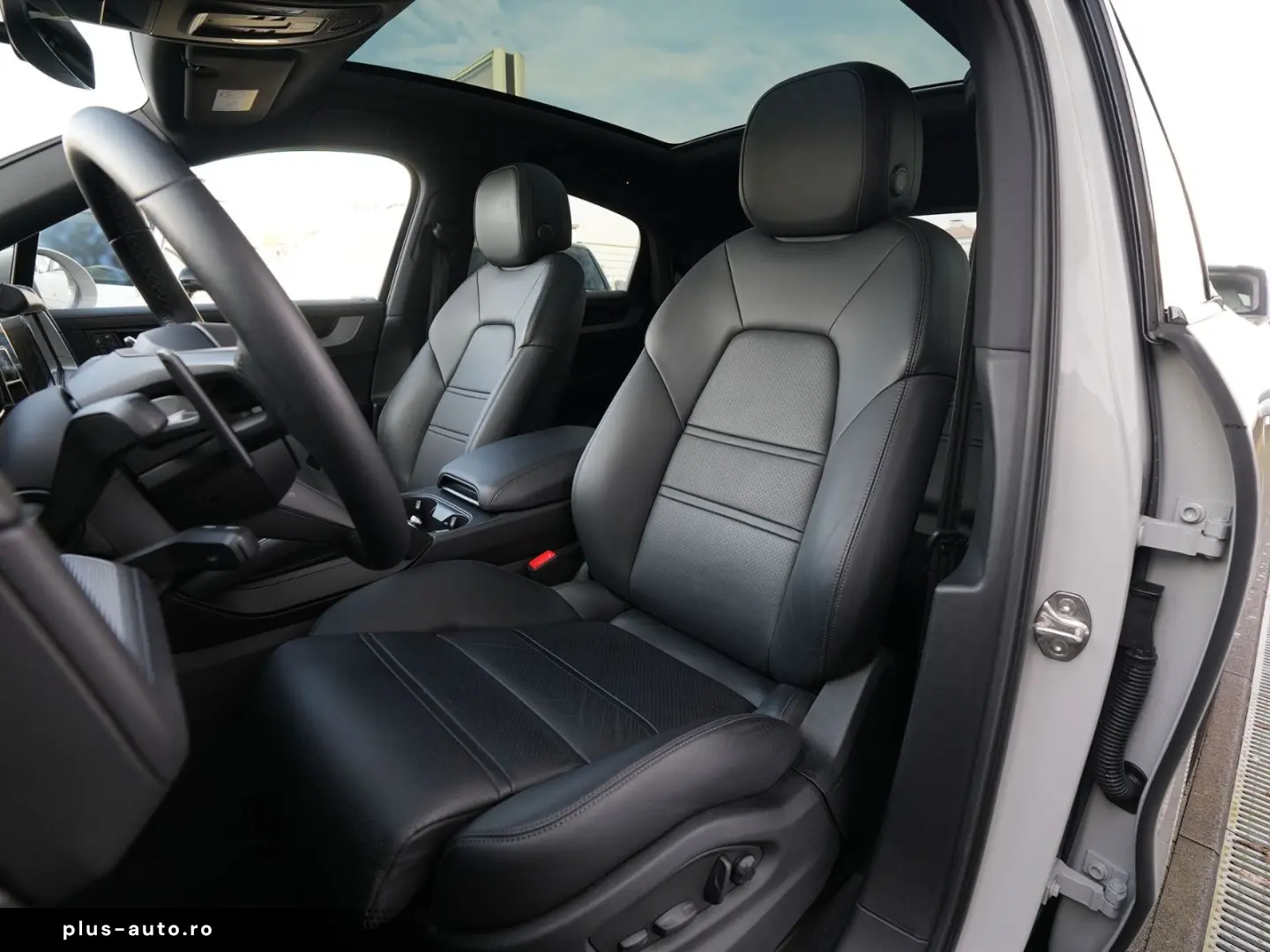 PORSCHE E-Hybrid Coupé INNODRIV-PANO-SPORTABGAS-AHK-VOLL