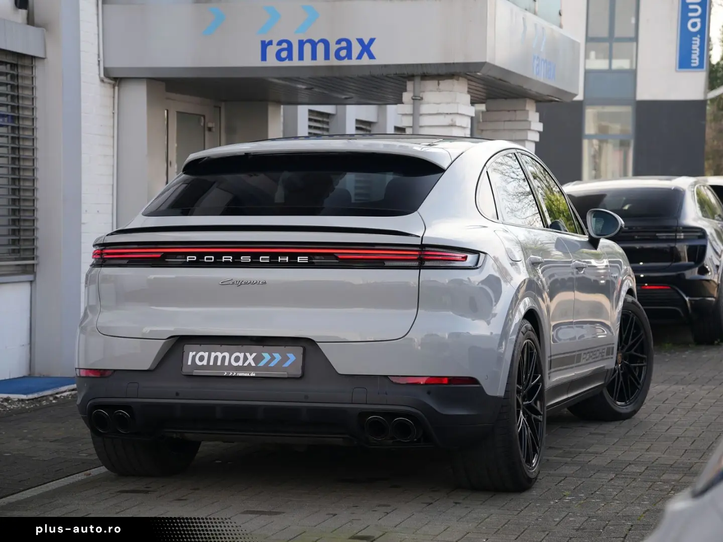 PORSCHE E-Hybrid Coupé INNODRIV-PANO-SPORTABGAS-AHK-VOLL