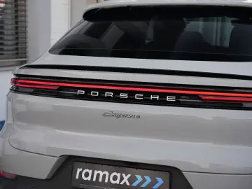 PORSCHE E-Hybrid Coupé INNODRIV-PANO-SPORTABGAS-AHK-VOLL