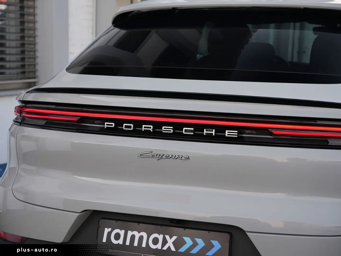 PORSCHE E-Hybrid Coupé INNODRIV-PANO-SPORTABGAS-AHK-VOLL