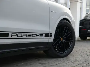 PORSCHE E-Hybrid Coupé INNODRIV-PANO-SPORTABGAS-AHK-VOLL