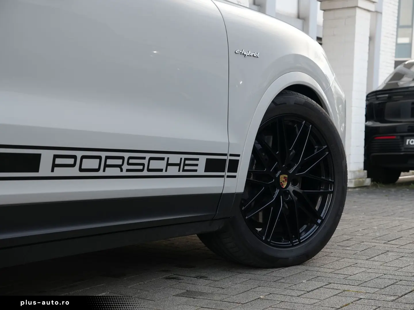 PORSCHE E-Hybrid Coupé INNODRIV-PANO-SPORTABGAS-AHK-VOLL