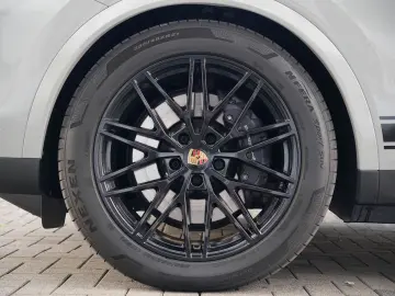 PORSCHE E-Hybrid Coupé INNODRIV-PANO-SPORTABGAS-AHK-VOLL