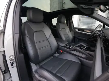 PORSCHE E-Hybrid Coupé INNODRIV-PANO-SPORTABGAS-AHK-VOLL