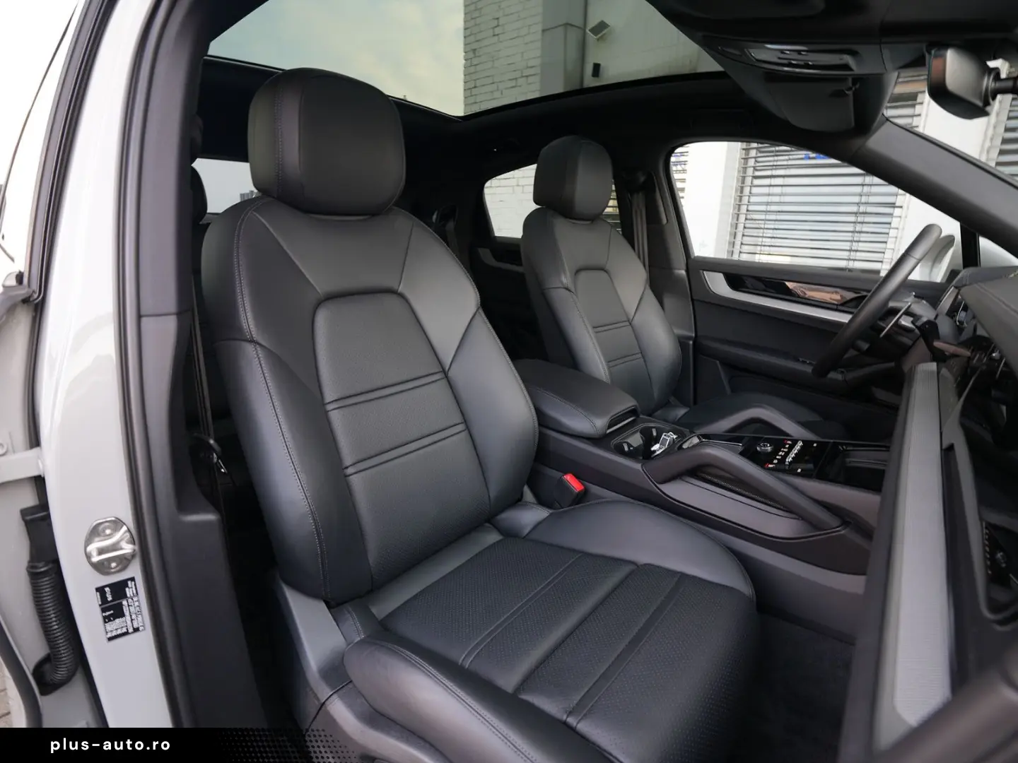 PORSCHE E-Hybrid Coupé INNODRIV-PANO-SPORTABGAS-AHK-VOLL