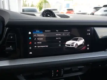 PORSCHE E-Hybrid Coupé INNODRIV-PANO-SPORTABGAS-AHK-VOLL