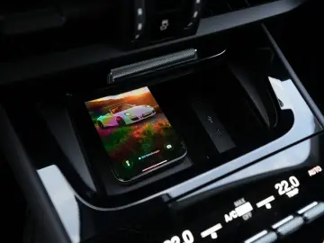 PORSCHE E-Hybrid Coupé INNODRIV-PANO-SPORTABGAS-AHK-VOLL