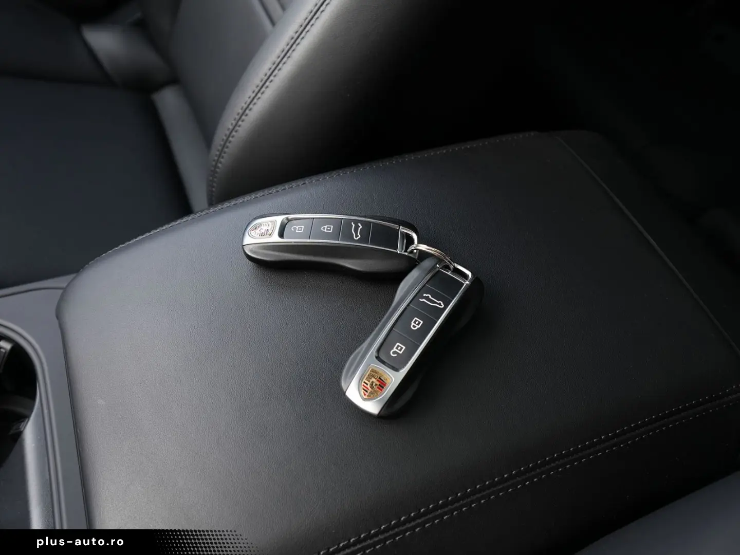 PORSCHE E-Hybrid Coupé INNODRIV-PANO-SPORTABGAS-AHK-VOLL