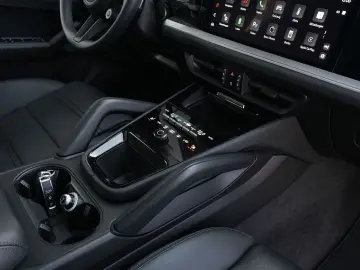 PORSCHE E-Hybrid Coupé INNODRIV-PANO-SPORTABGAS-AHK-VOLL