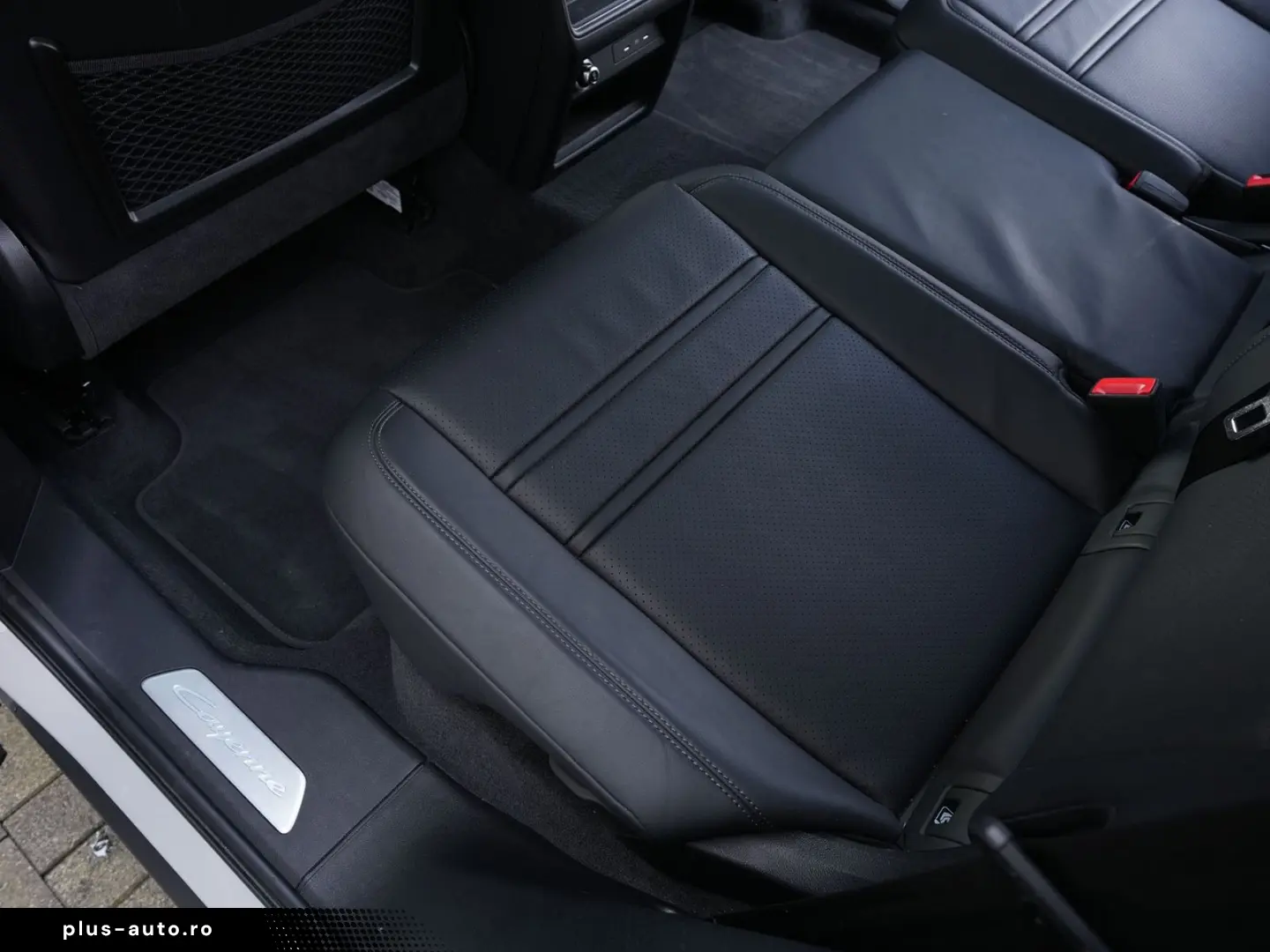 PORSCHE E-Hybrid Coupé INNODRIV-PANO-SPORTABGAS-AHK-VOLL