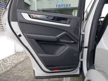 PORSCHE E-Hybrid Coupé INNODRIV-PANO-SPORTABGAS-AHK-VOLL