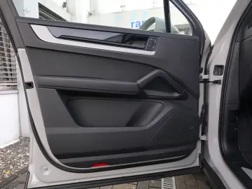 PORSCHE E-Hybrid Coupé INNODRIV-PANO-SPORTABGAS-AHK-VOLL