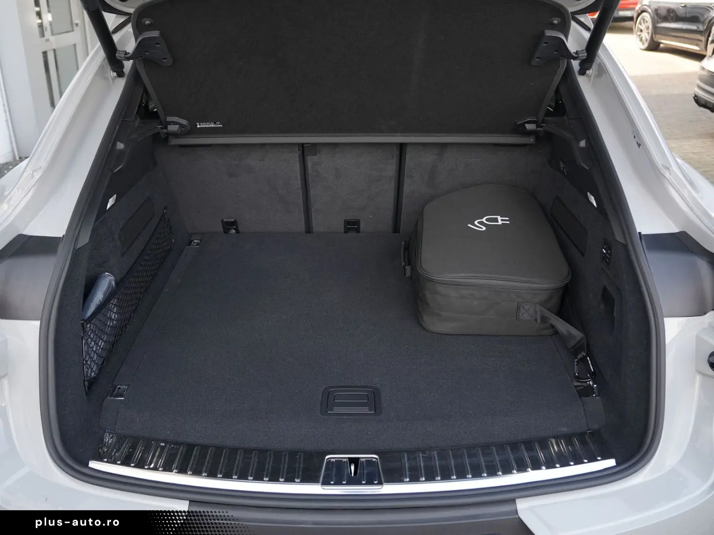 PORSCHE E-Hybrid Coupé INNODRIV-PANO-SPORTABGAS-AHK-VOLL