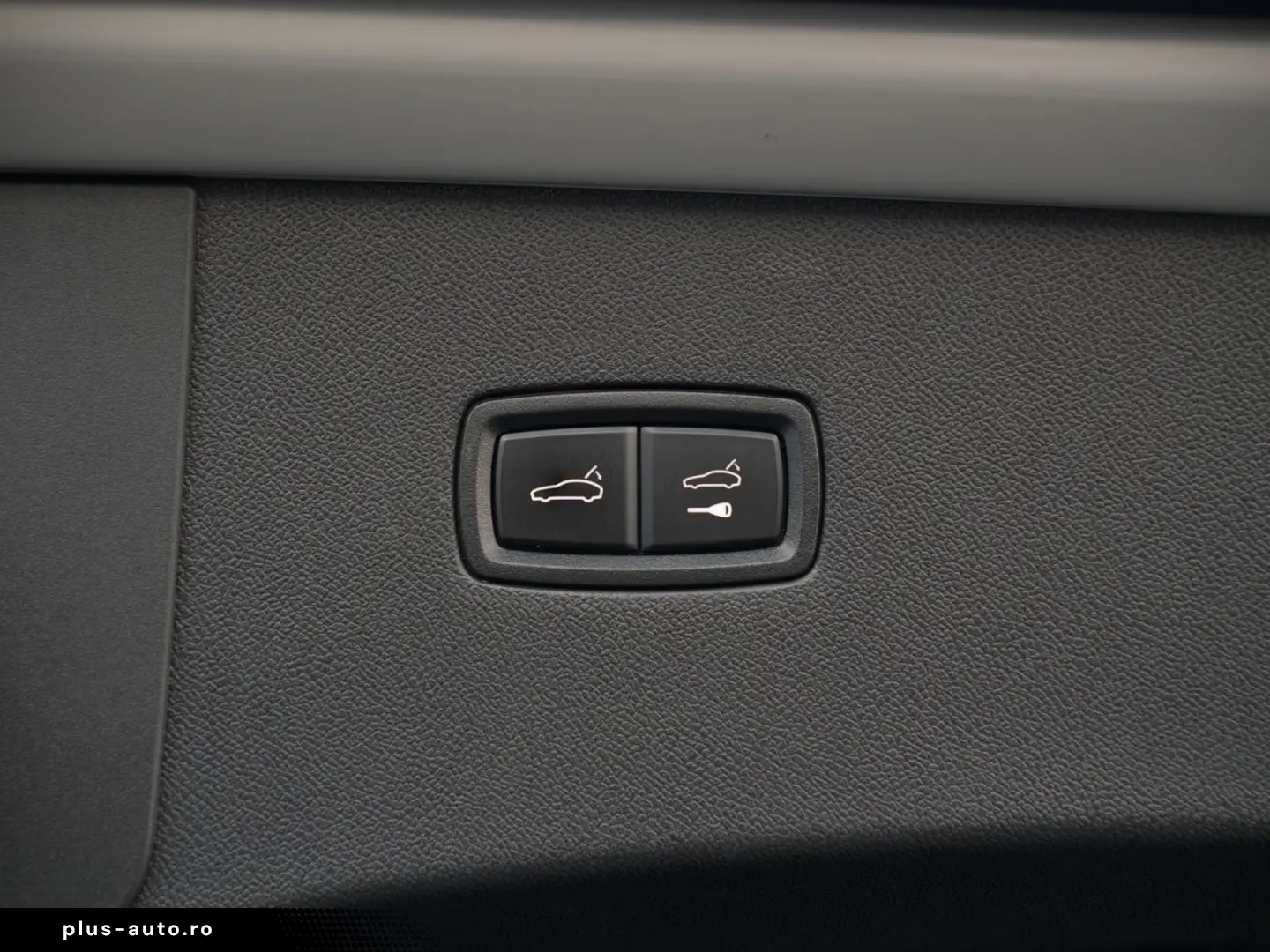 PORSCHE E-Hybrid Coupé INNODRIV-PANO-SPORTABGAS-AHK-VOLL