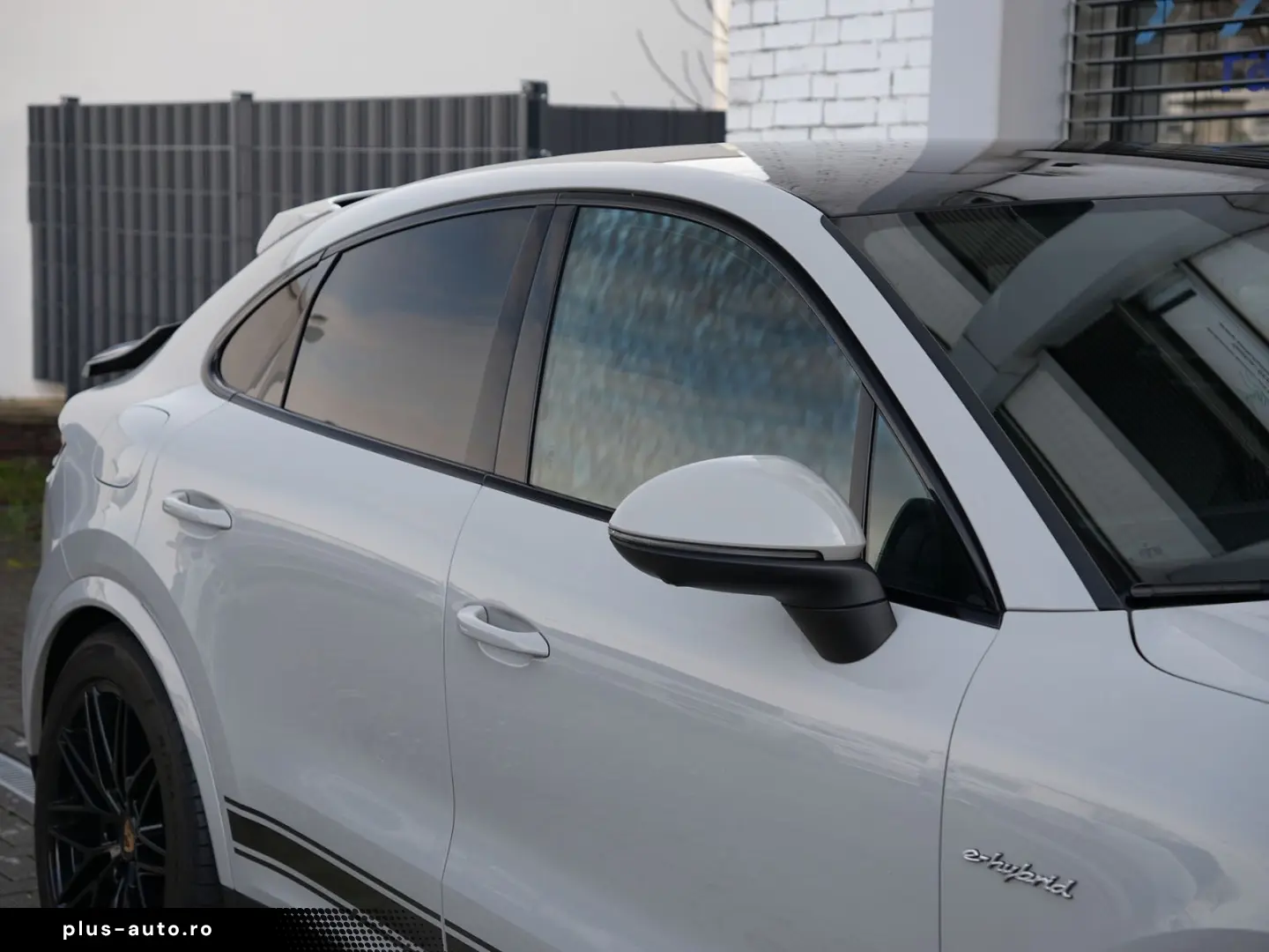 PORSCHE E-Hybrid Coupé INNODRIV-PANO-SPORTABGAS-AHK-VOLL