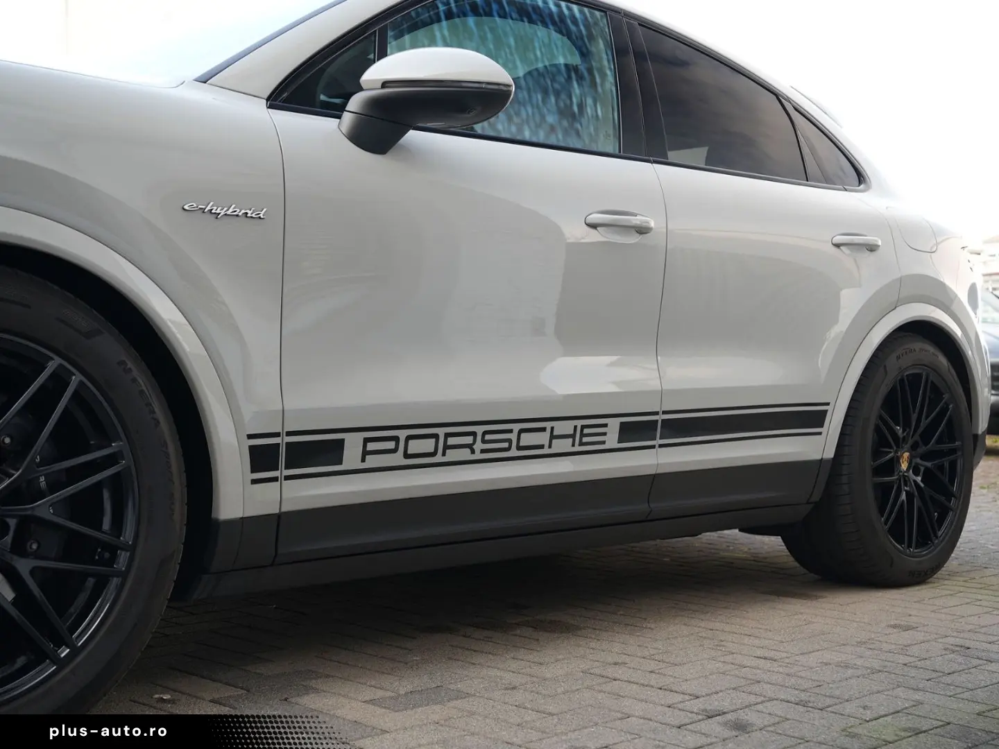 PORSCHE E-Hybrid Coupé INNODRIV-PANO-SPORTABGAS-AHK-VOLL