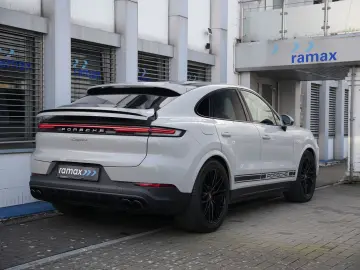 PORSCHE E-Hybrid Coupé INNODRIV-PANO-SPORTABGAS-AHK-VOLL