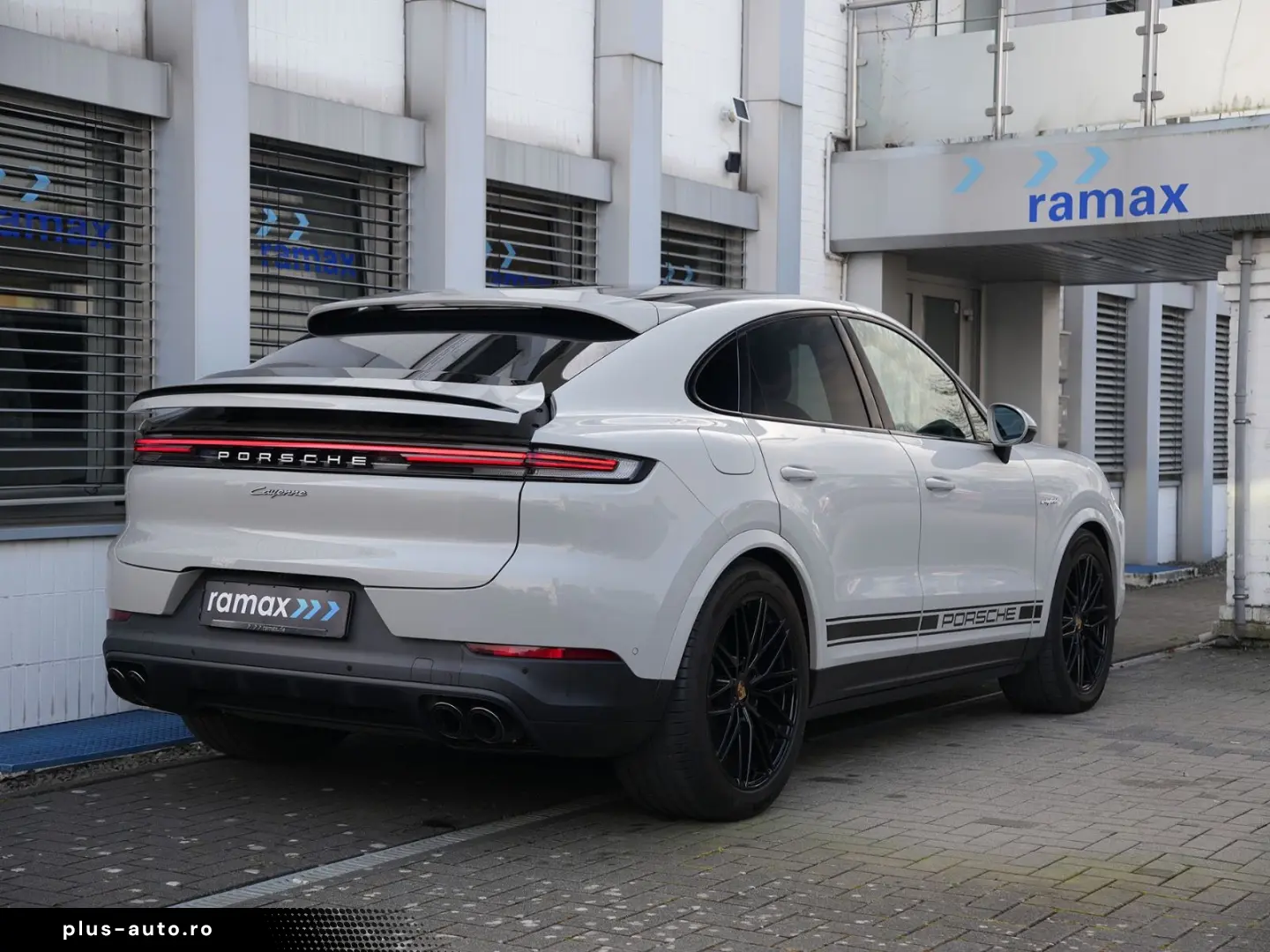 PORSCHE E-Hybrid Coupé INNODRIV-PANO-SPORTABGAS-AHK-VOLL