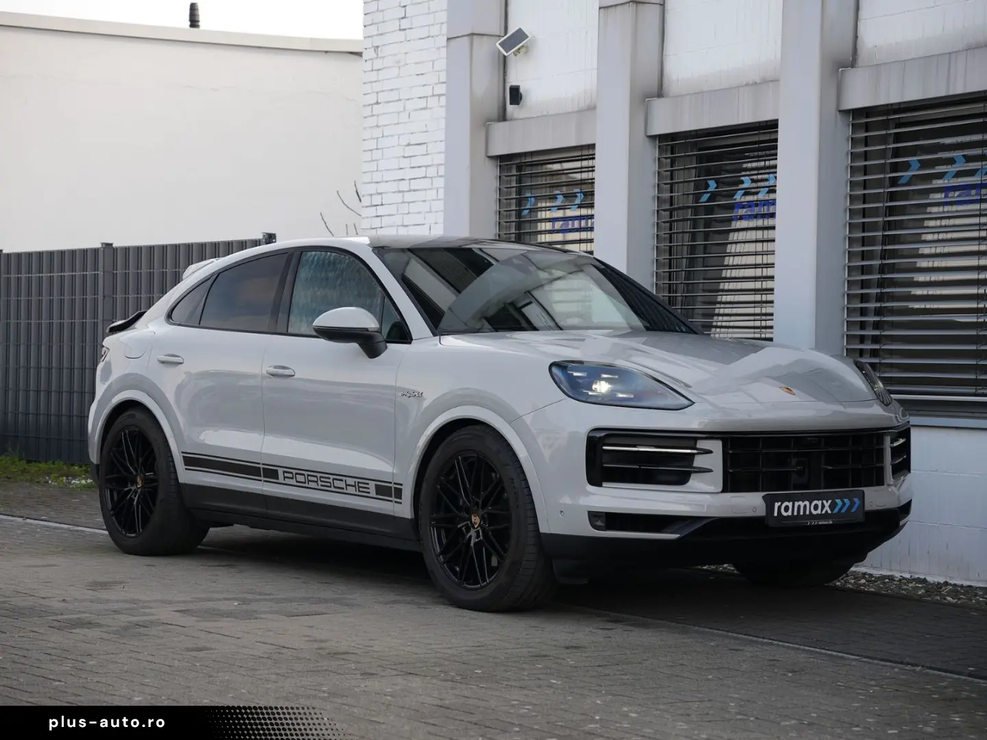 PORSCHE E-Hybrid Coupé INNODRIV-PANO-SPORTABGAS-AHK-VOLL