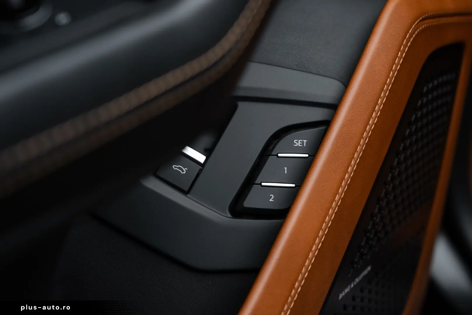 LAMBORGHINI Urus S CARBON B&O AKRAPOVIC PANO 23  STYLE