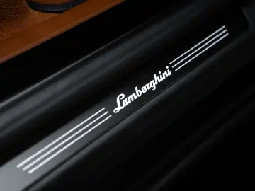 LAMBORGHINI Urus S CARBON B&O AKRAPOVIC PANO 23  STYLE