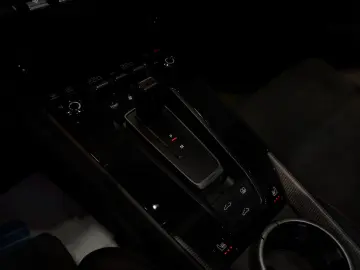 PORSCHE 911 Carrera 4 GTS PANO SHZ LED 360