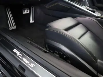 PORSCHE 992 Turbo S   InnoDrive   Lift   Approved   NEU