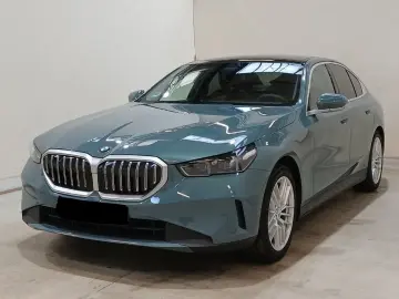 BMW 520d xDrive PANO ICONIC 360 HEADUP KEY B&W