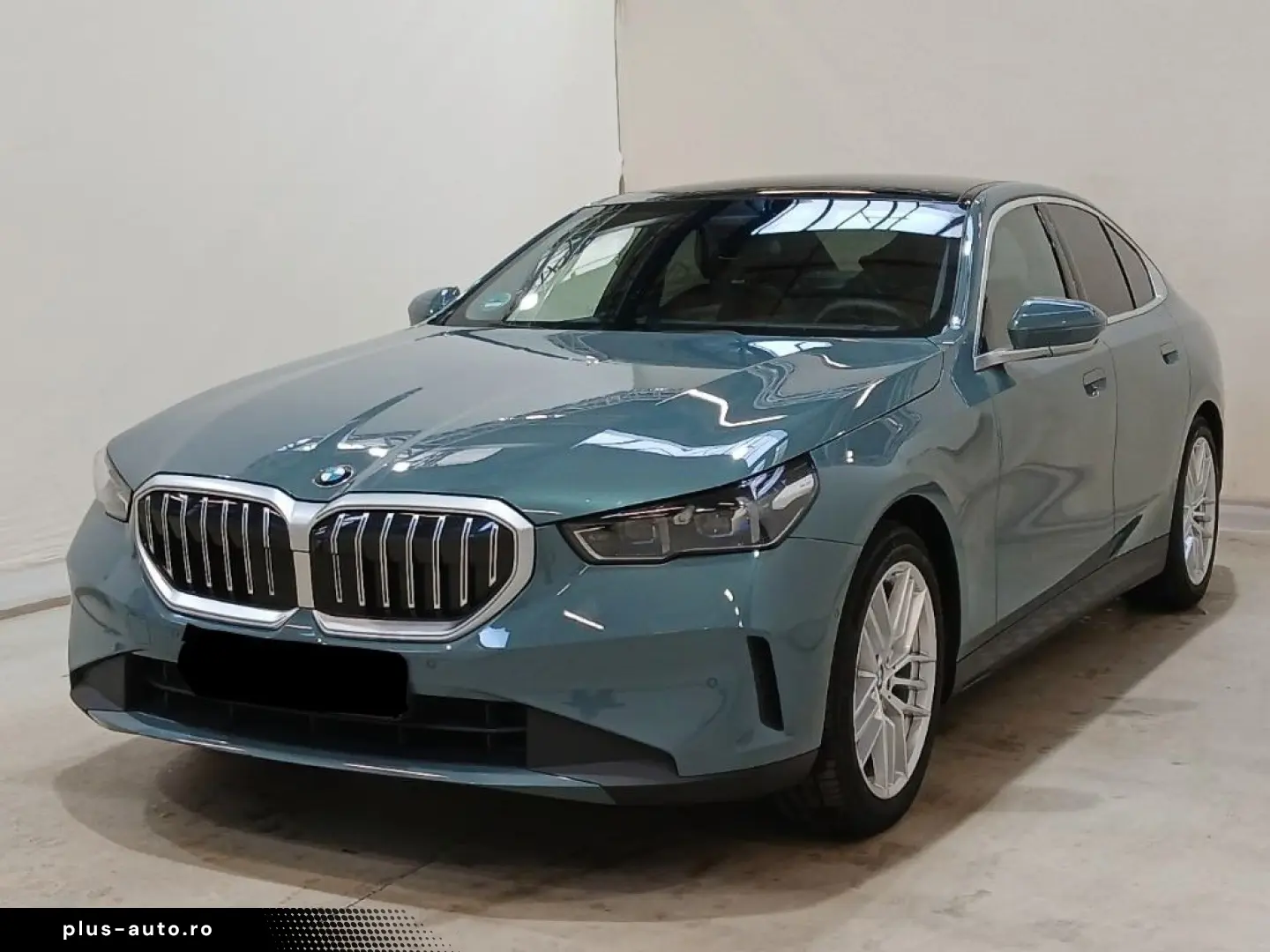 BMW 520d xDrive PANO ICONIC 360 HEADUP KEY B&W