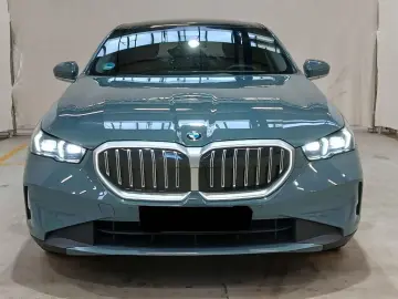 BMW 520d xDrive PANO ICONIC 360 HEADUP KEY B&W