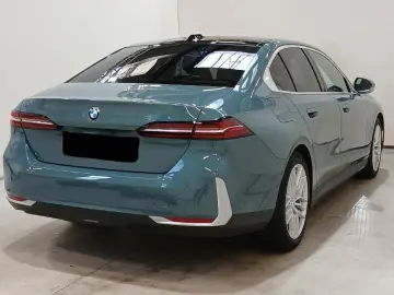 BMW 520d xDrive PANO ICONIC 360 HEADUP KEY B&W