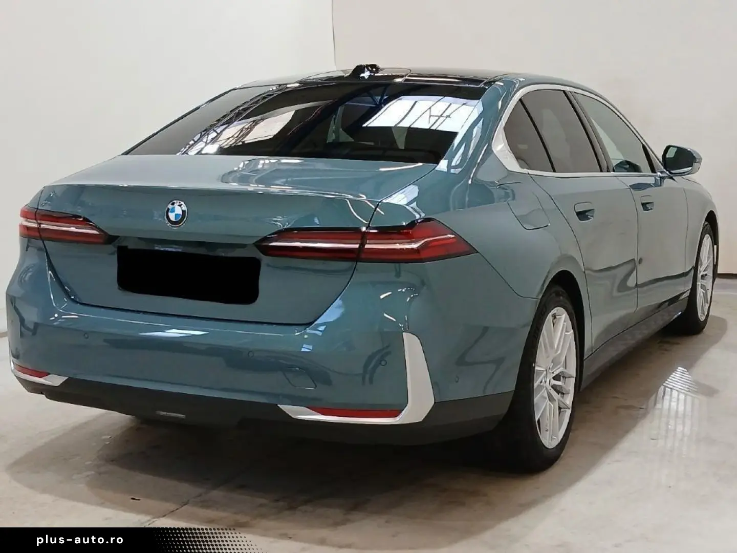 BMW 520d xDrive PANO ICONIC 360 HEADUP KEY B&W