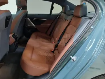 BMW 520d xDrive PANO ICONIC 360 HEADUP KEY B&W