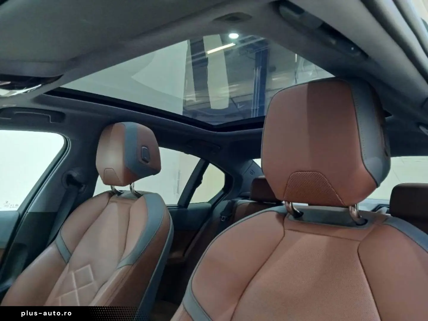 BMW 520d xDrive PANO ICONIC 360 HEADUP KEY B&W